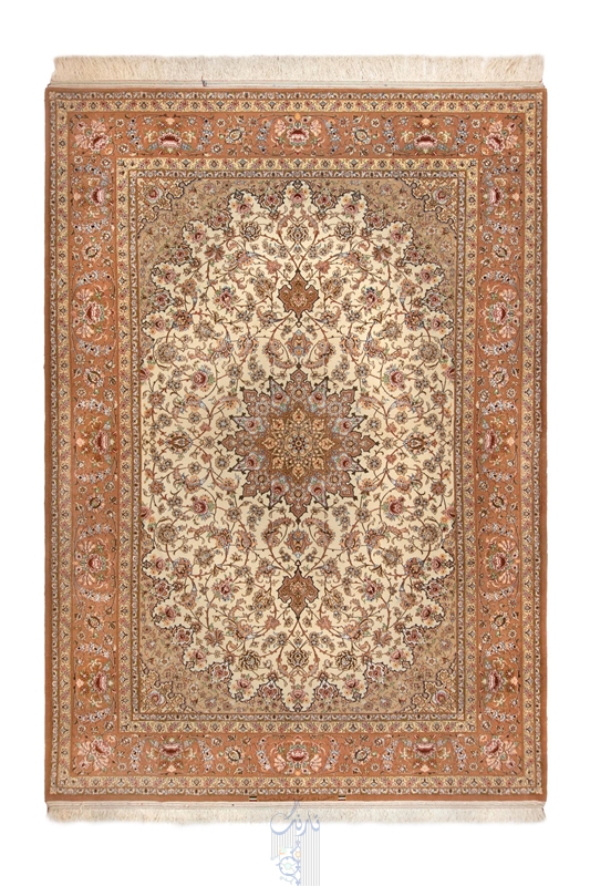 تصویر فرش دستباف اصفهان ۶متری ۶۰رج چله ابریشم گل ابریشم لچک ترنج کرم (فروخته شده)