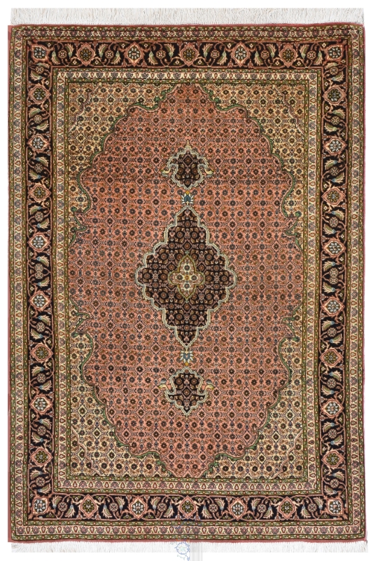 تصویر فرش دستباف تبریز ذرع و نیم کرک و ابریشم طرح ماهی ۵متنی مسی کارکرده(فروخته شد)