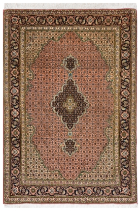 تصویر فرش دستباف تبریز ذرع و نیم کرک و ابریشم طرح ماهی ۵متنی مسی کارکرده