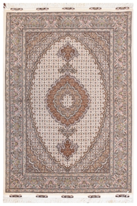 تصویر فرش دستباف تبریز ذرع و نیم کرک و ابریشم طرح ماهی ۷ متنی کرم