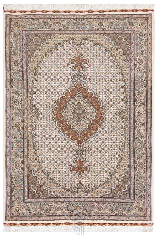 تصویر فرش دستباف تبریز ذرع و نیم کرک و ابریشم طرح ماهی ۷ متنی کرم(فروخته شد)