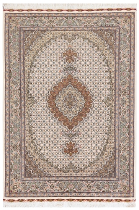 تصویر فرش دستباف تبریز ذرع و نیم کرک و ابریشم طرح ماهی ۷ متنی کرم