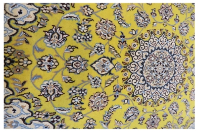 تصویر فرش دستباف نایین ذرع و چارک  ۹لا طرح لچک ترنج پشم و ابریشم طلایی