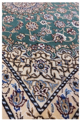 تصویر فرش دستباف نایین ذرع و چارک ۹لا طرح لچک ترنج پشم و ابریشم سبز
