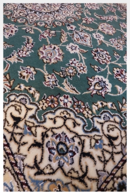 تصویر فرش دستباف نایین ذرع و چارک ۹لا طرح لچک ترنج پشم و ابریشم سبز