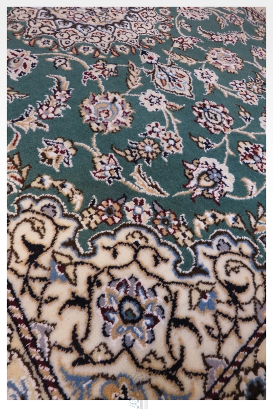تصویر فرش دستباف نایین ذرع و چارک ۹لا طرح لچک ترنج پشم و ابریشم سبز