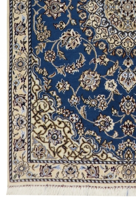 تصویر فرش دستباف نایین ذرع و چارک ۹لا طرح لچک ترنج پشم و ابریشم آبی