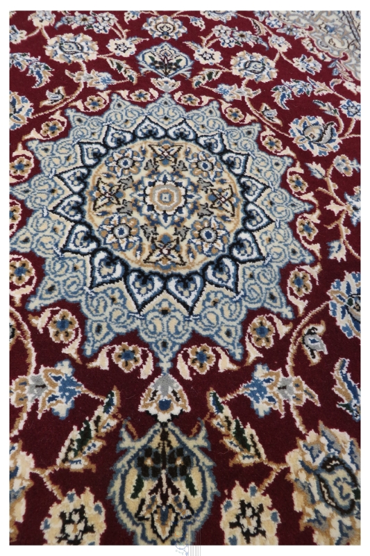 تصویر فرش دستباف نایین ذرع و چارک ۹لا طرح لچک ترنج پشم و ابریشم لاکی