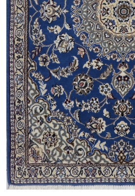 تصویر فرش دستباف نایین ذرع و چارک ۹لا طرح لچک ترنج پشم و ابریشم آبی