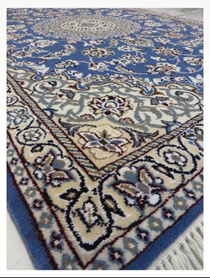 تصویر فرش دستباف نایین ذرع و چارک ۹لا طرح لچک ترنج پشم و ابریشم آبی