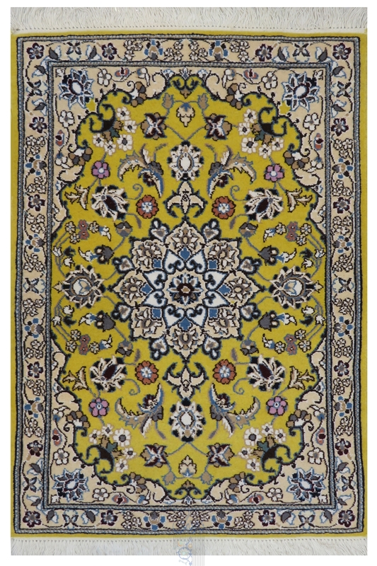 تصویر فرش دستباف نایین پشتی ۹لا طرح لچک ترنج پشم و ابریشم زرد