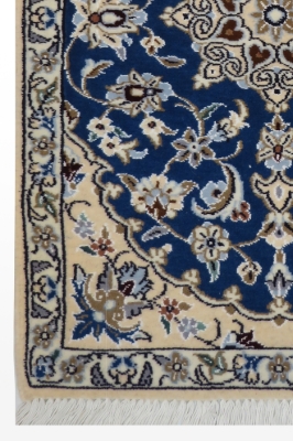 تصویر فرش دستباف نایین پشتی ۹لا طرح لچک ترنج پشم و ابریشم آبی