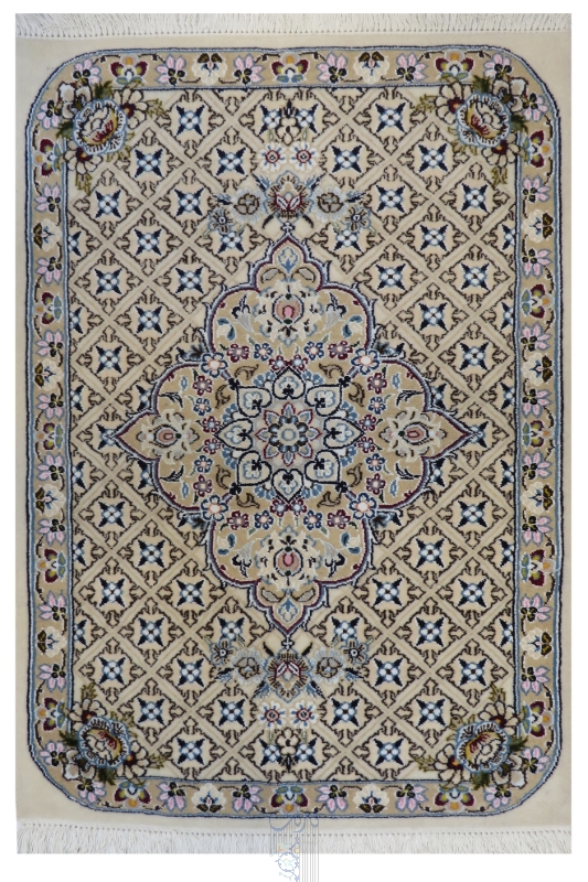 تصویر فرش دستباف نایین پشتی ۹لا طرح خشت و ترنج پشم و ابریشم کرم