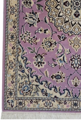 تصویر فرش دستباف نایین پشتی ۹لا طرح لچک ترنج پشم و ابریشم یاسی
