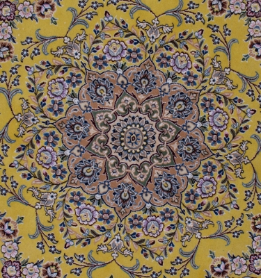 تصویر فرش دستباف نایین دایره ۱/۵ متری ۹لا پشم و ابریشم طرح لچک ترنج زرد