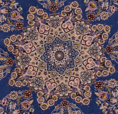 تصویر فرش دستباف نایین دایره ۱/۵ متری ۹لا پشم و ابریشم طرح لچک ترنج آبی