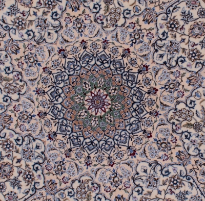 تصویر فرش دستباف نایین دایره ۲ متری ۹لا پشم و ابریشم طرح لچک ترنج کرم
