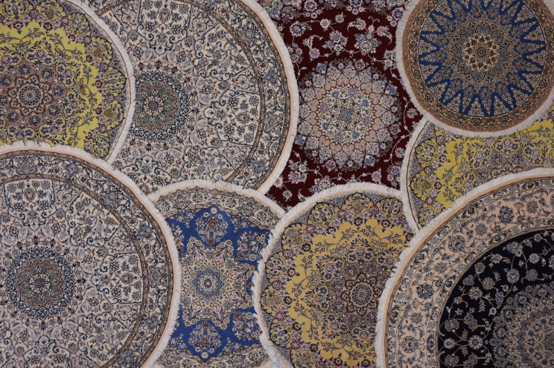 تصویر فرش دستباف نایین دایره ۱/۵ متری ۹لا پشم و ابریشم طرح لچک ترنج زرد
