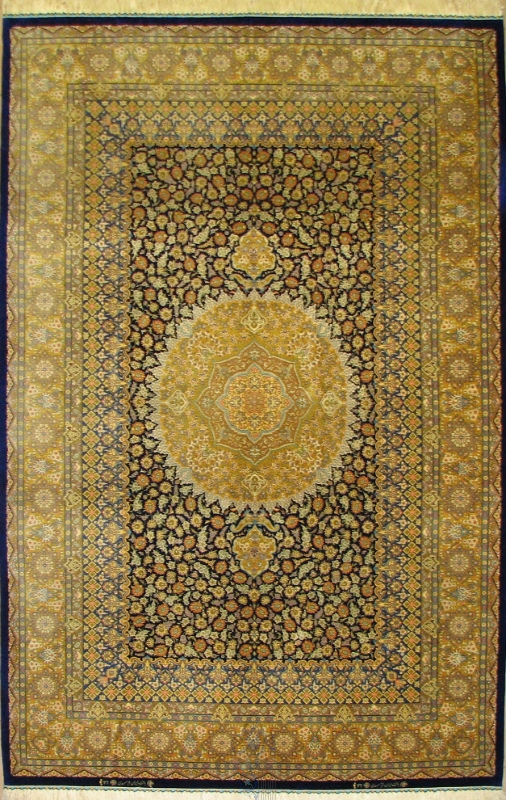 تصویر فرش دستباف قم ۶ متری ۸۰ رج تمام ابریشم طرح صمدی سورمه‌ای