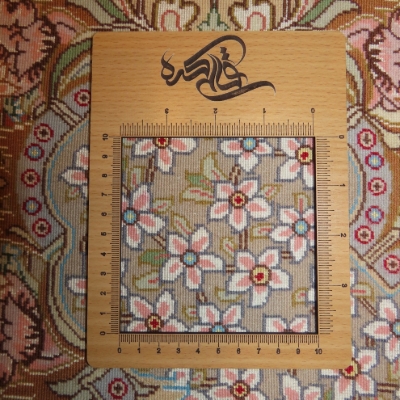 تصویر فرش دستباف قم ۶ متری ۵۳ رج کرک و ابریشم طرح شکاری گلبهی