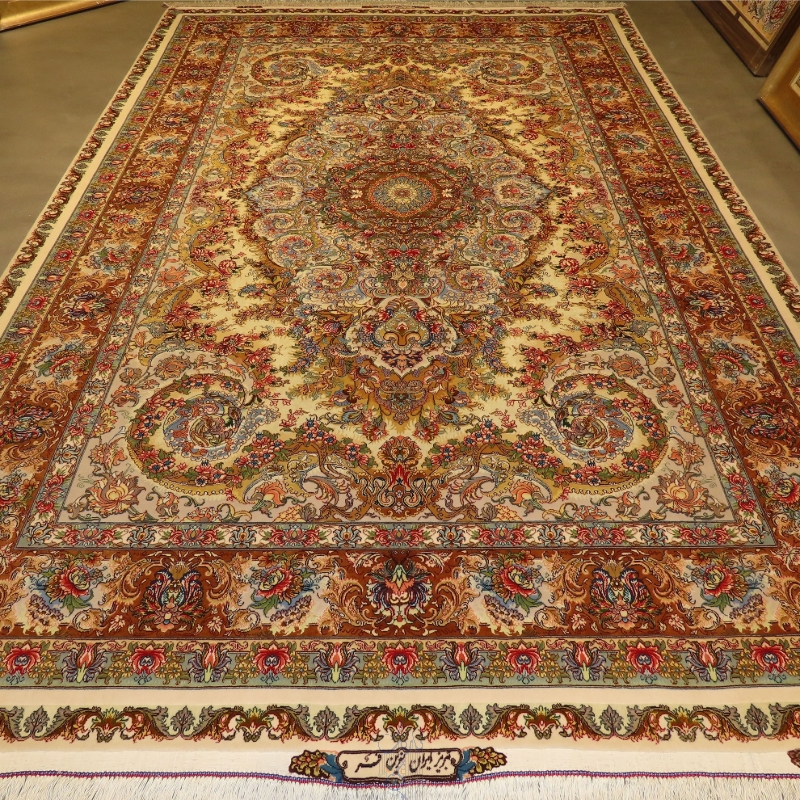 تصویر فرش دستباف تبریز نوین فر ۶ متری ۶۰ رج کرک و ابریشم طرح موج مهر کرم