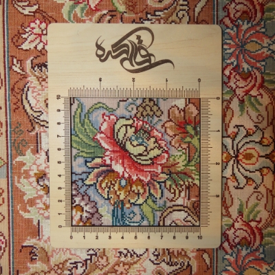 تصویر فرش دستباف تبریز نوین فر ۶ متری ۶۰ رج کرک و ابریشم طرح موج مهر کرم